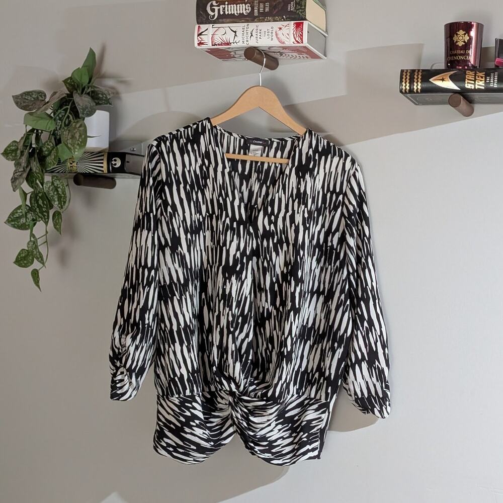 Cocomo | Black White Twist Hem Blouse | Women's Size XL
